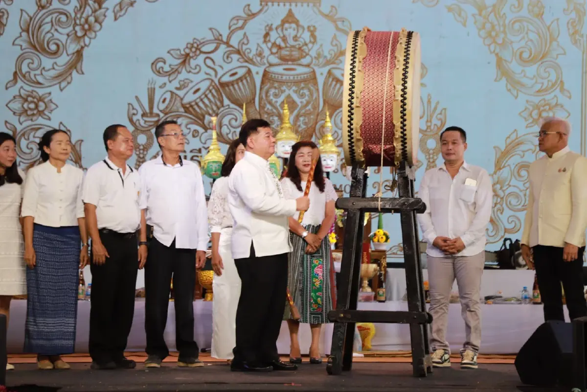 ไหว้ครูกลอง แหล่งทำกลองที่เดียวในไทย ภูมิปัญญาจากบรรพบุรุษ