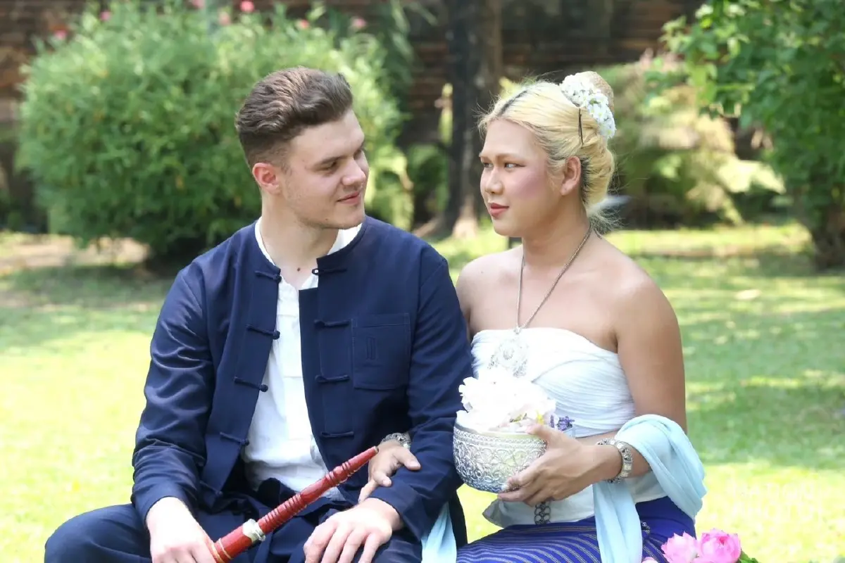 ควันหลงสงกรานต์ แห่แต่งชุดล้านนาถ่ายรูป 'วัดต้นเกว๋น' เชียงใหม่ ตามรอยละครดัง