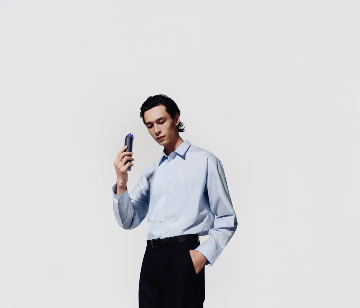 ก็แดดมันร้อน! รู้จัก 'Dyson HushJet' พัดลมพกพา หรู แรง ดั่งพายุ