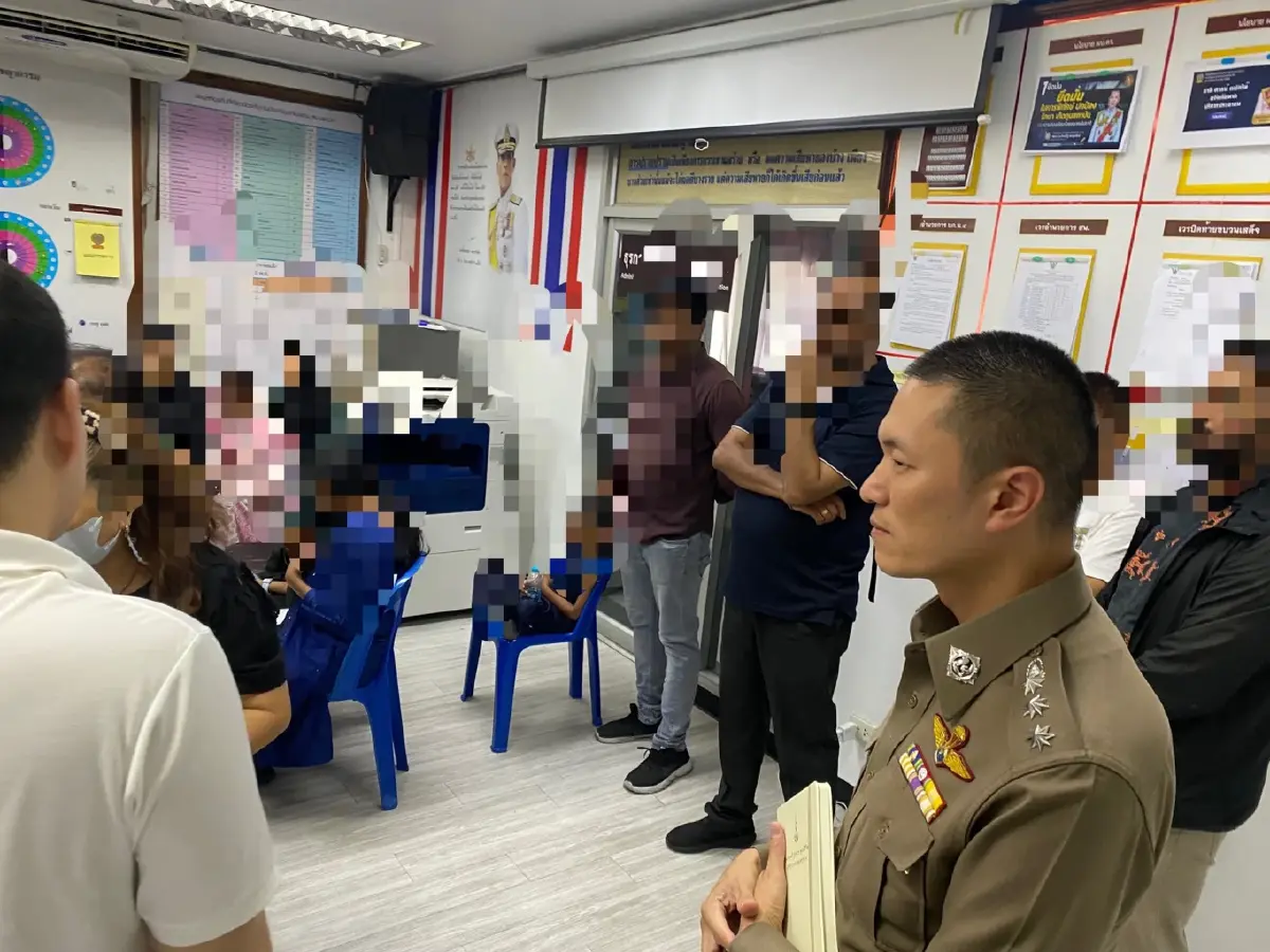 บุกจับโรงเรียนนานาชาติเถื่อนย่านประเวศ รวบ 10 ครูต่างชาติ ไร้ใบอนุญาตทำงาน