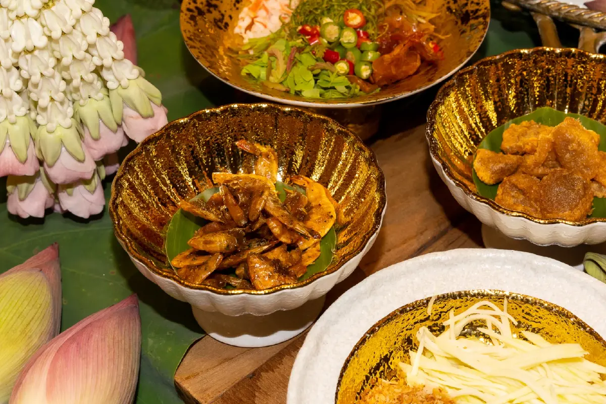 'ข้าวแช่อย่างข้าวขวัญ' ร้านสรรพรส เครื่องเคียงสูตรโบราณ 30 อย่าง