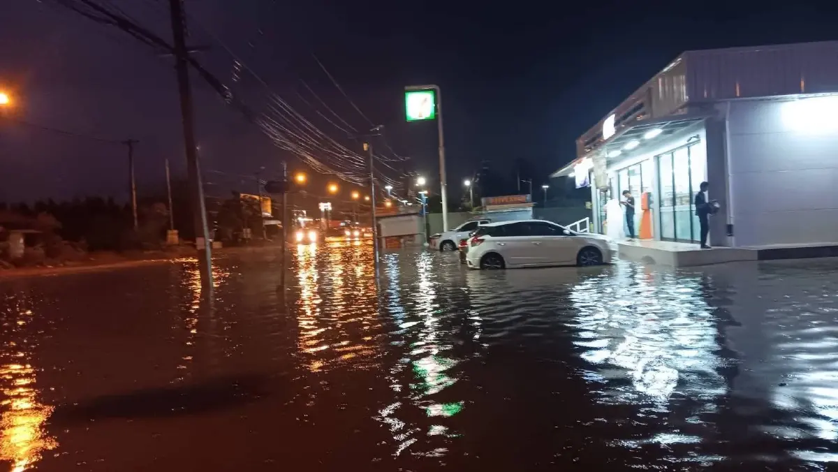 พายุฤดูร้อนถล่มโคราชพังยับ โดมทรุด บ้านพัง น้ำท่วม จับตาฝนตกอีก