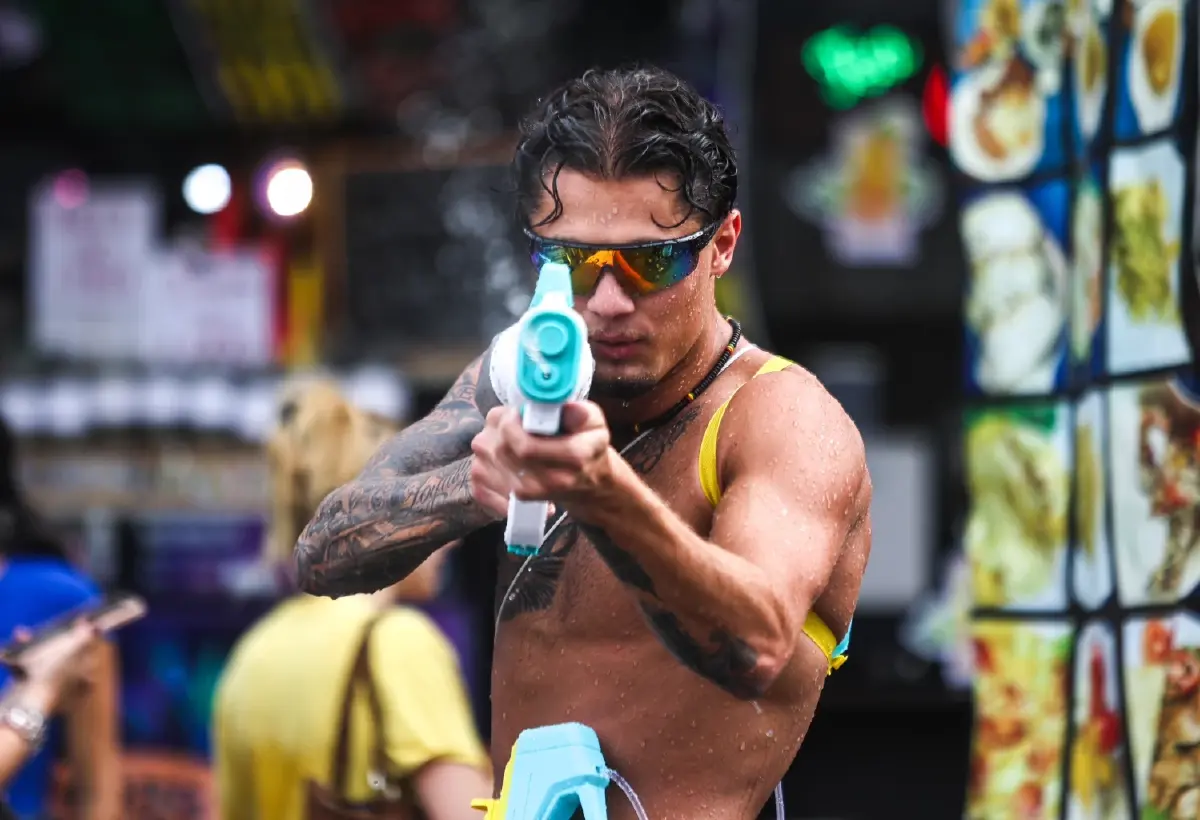 เช็กเส้นทาง เล่นน้ำสงกรานต์ ถนนข้าวสาร 2569 ปิดถนน 9 จุด สาดน้ำยาวๆ