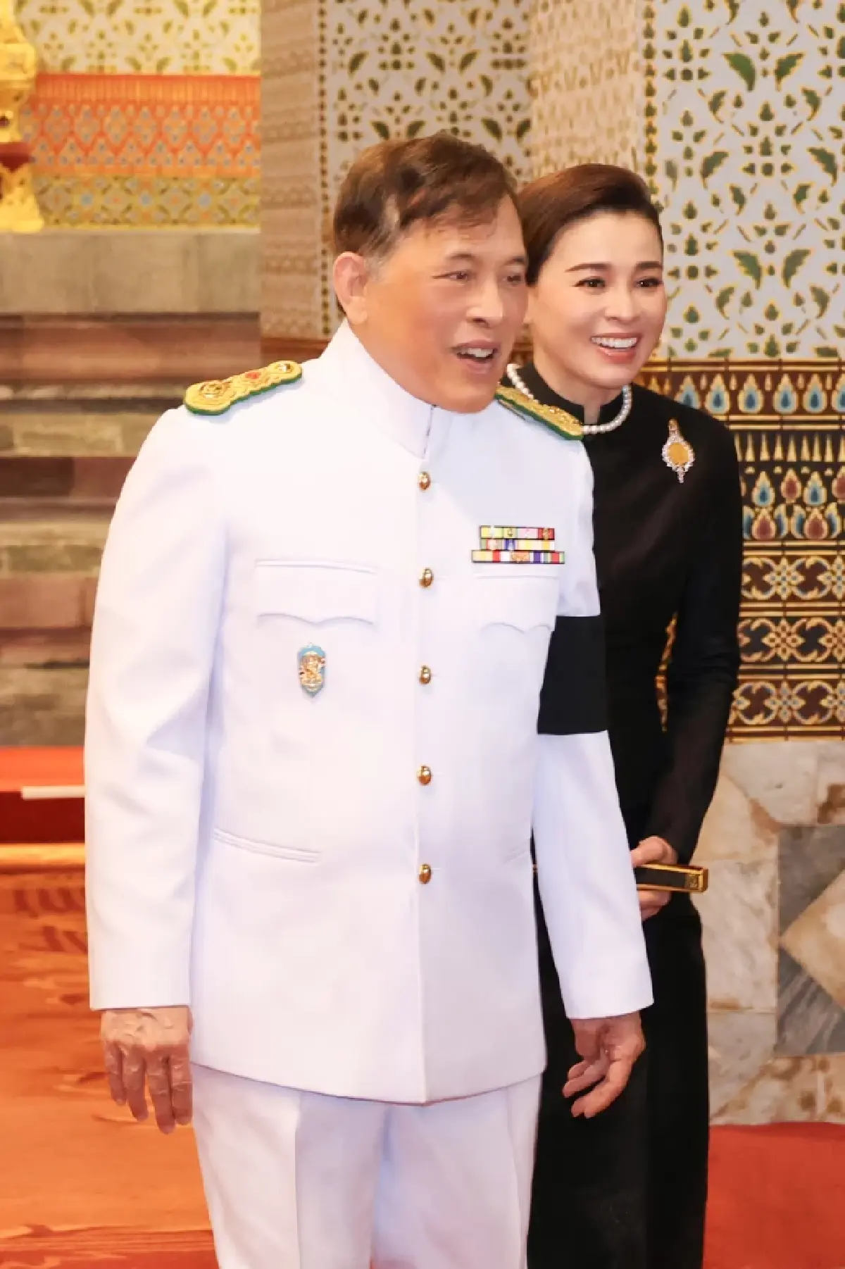 ในหลวง พระราชินี เสด็จฯ ไปทรงบำเพ็ญพระราชกุศลในการพระราชพิธีสงกรานต์ 2569