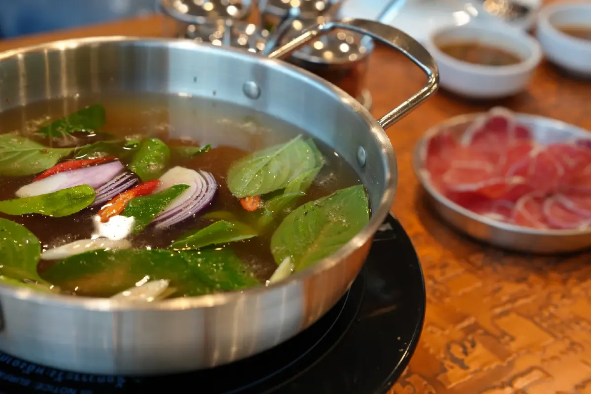 ปลุกตำนานแจ่วฮ้อนออนห้าง รีวิว 'จุ่มแซ่บฮัท' แซ่บแบบ Home Cooking