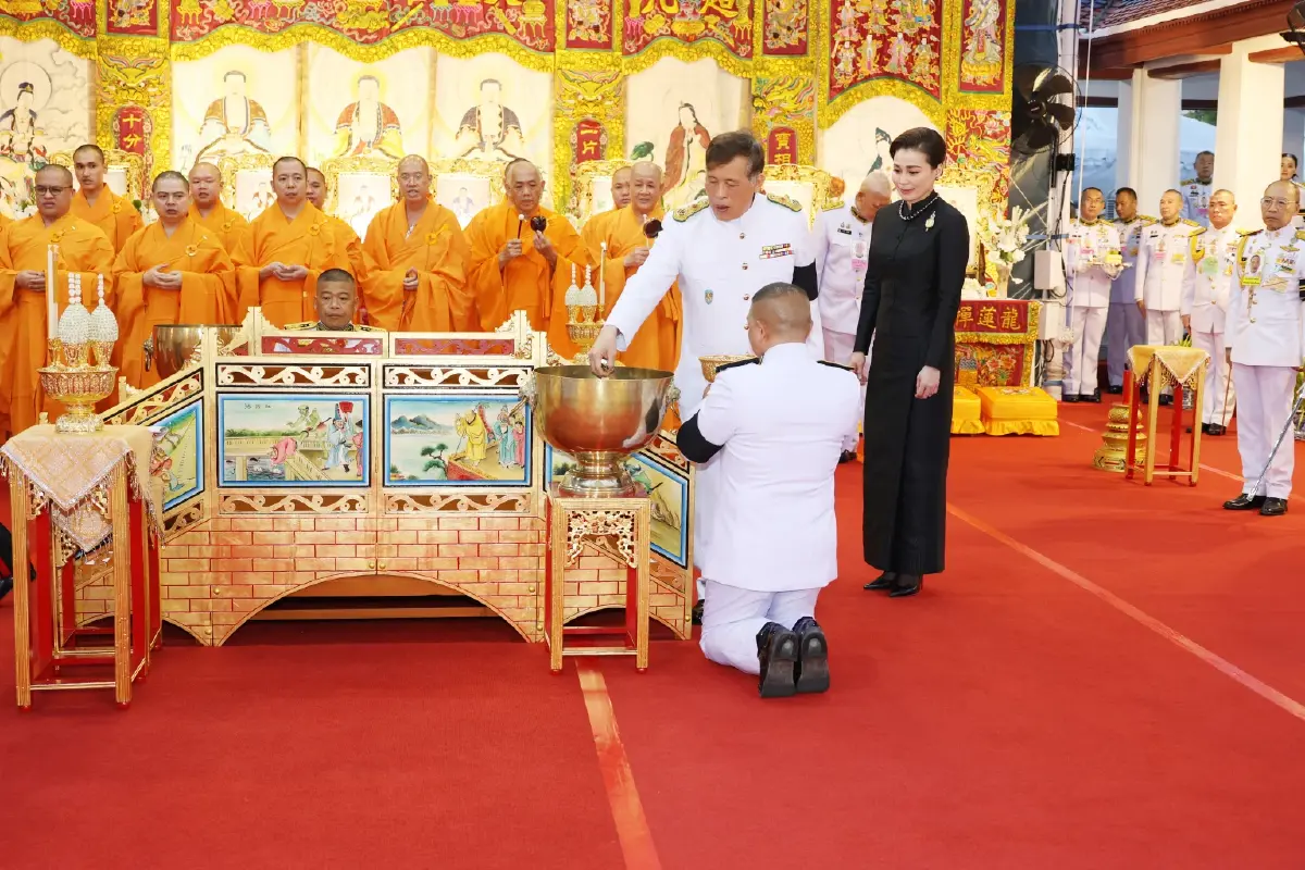 ในหลวง-พระราชินี เสด็จฯ ไปในพิธีบำเพ็ญกุศลทักษิณานุปทาน (กงเต็ก) ถวายพระบรมศพฯ