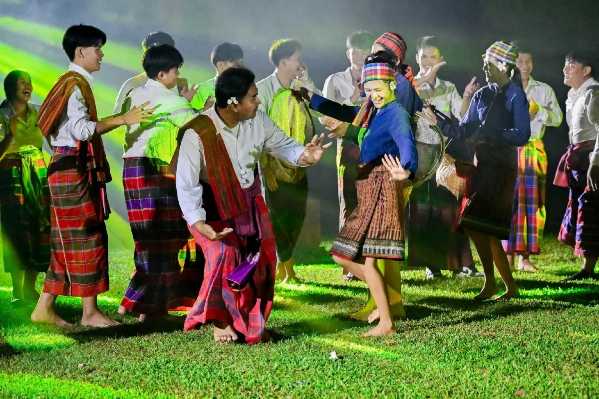 รื้อฟื้นการละเล่นโบราณที่สาบสูญ 150 ปี คืนศิลป์ ให้แผ่นดินอีสาน