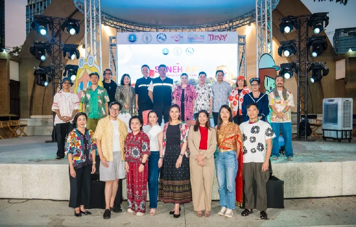 ครั้งแรก ลานเล่นน้ำสงกรานต์ Crybaby อาร์ตทอยยักษ์ในสวนลุมพินี