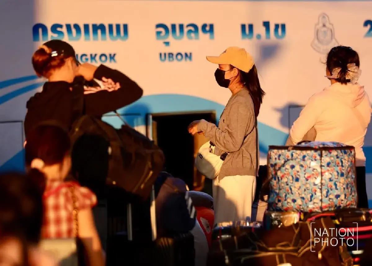 หมอชิต 2 คึกคัก ประชาชนแห่กลับภูมิลำเนาฉลองสงกรานต์ คาดเดินทางทะลุ 1.8 แสนคน