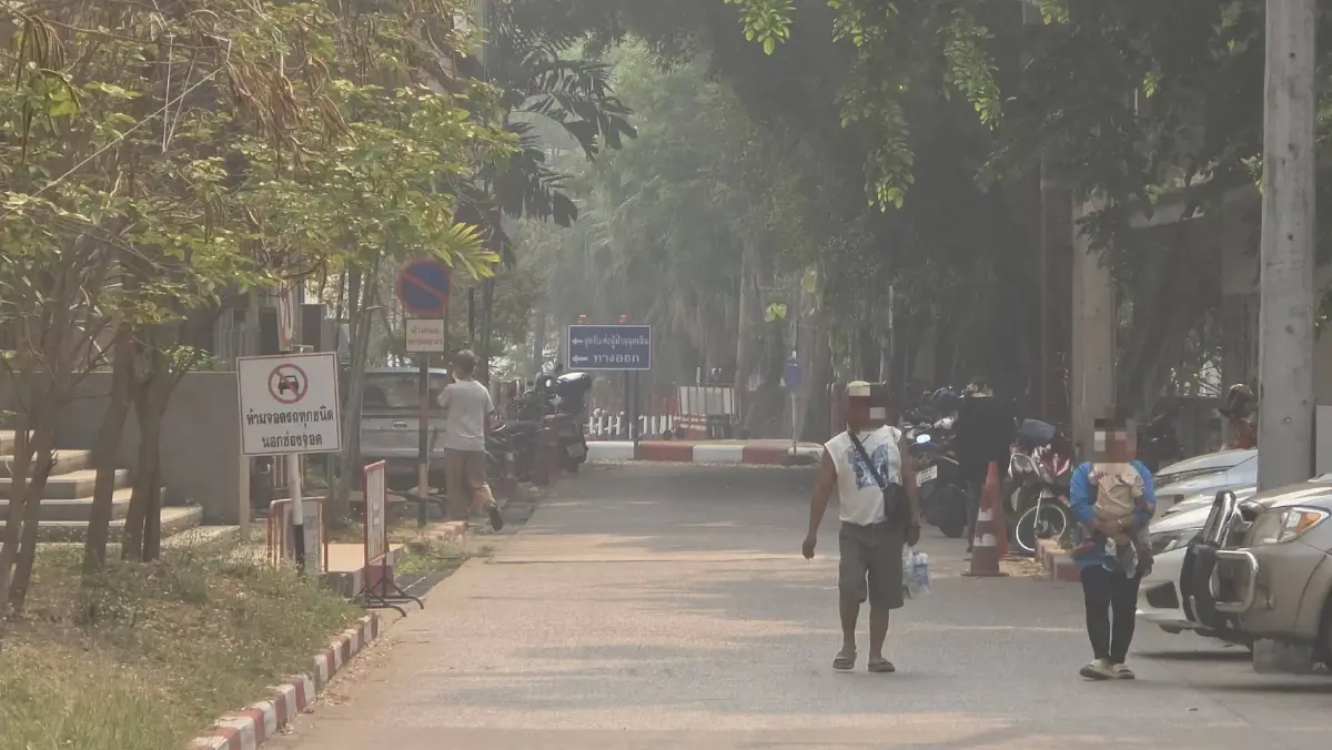 PM2.5 เชียงใหม่วันนี้ ฝุ่นคลุมเมือง รพ.นครพิงค์ อ่วม แทบมองไม่เห็นตึก