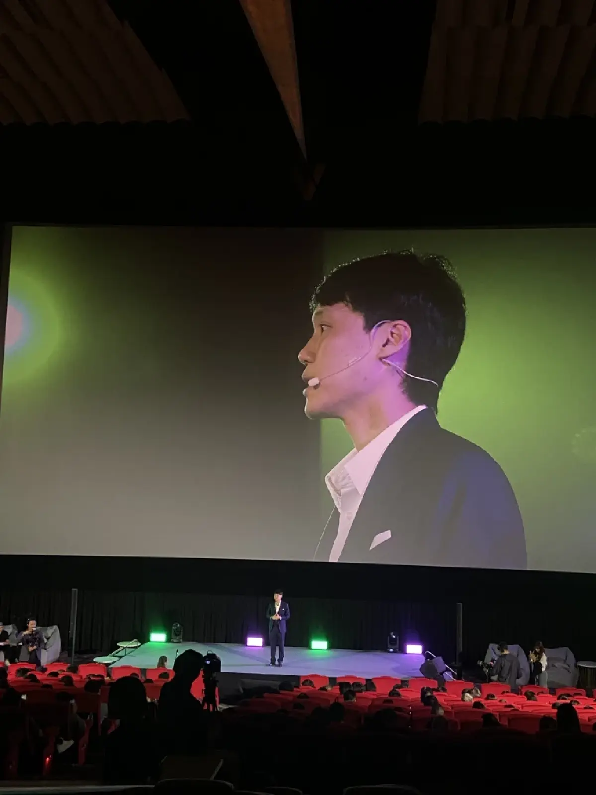 ถ้าอยากเป็น ‘คนของอนาคต’ นี่คือ 3 สิ่งที่ต้องเข้าใจ และลงทุนบันใด 5 ขั้น