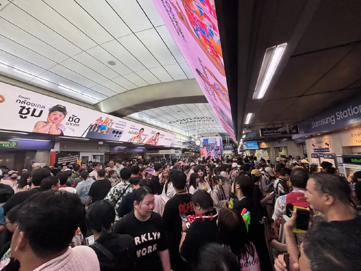 สถิติคนขึ้นรถไฟฟ้า สงกรานต์ 2569 พุ่ง 11% เล่นน้ำสีลม สยาม ไอคอนสยาม