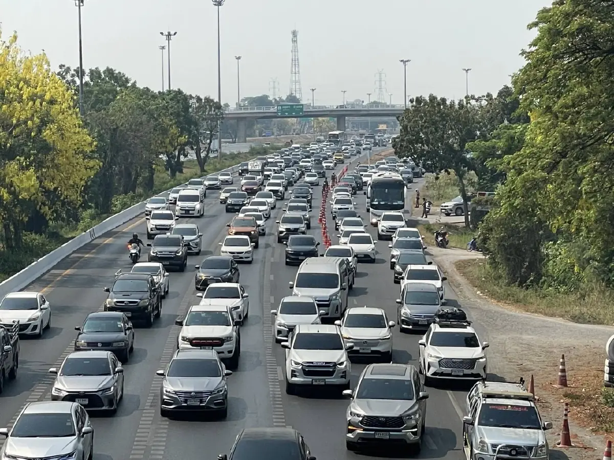 สงกรานต์ 2569 ถนนสายเอเชีย รถติด ทะลักแยกบางปะหัน รถเต็มทุกเลน