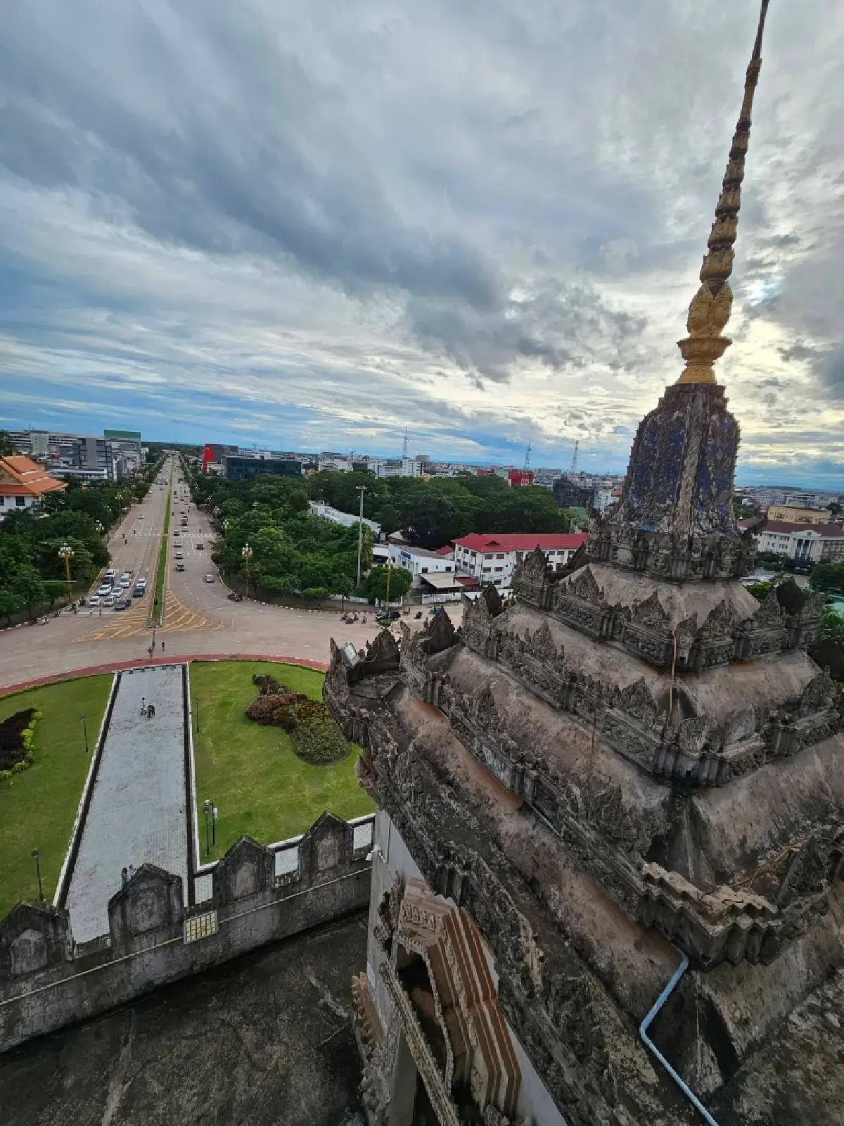 เมื่อชีวิตค่อย ๆ เดิน…ที่เวียงจันทน์ | World Wide View