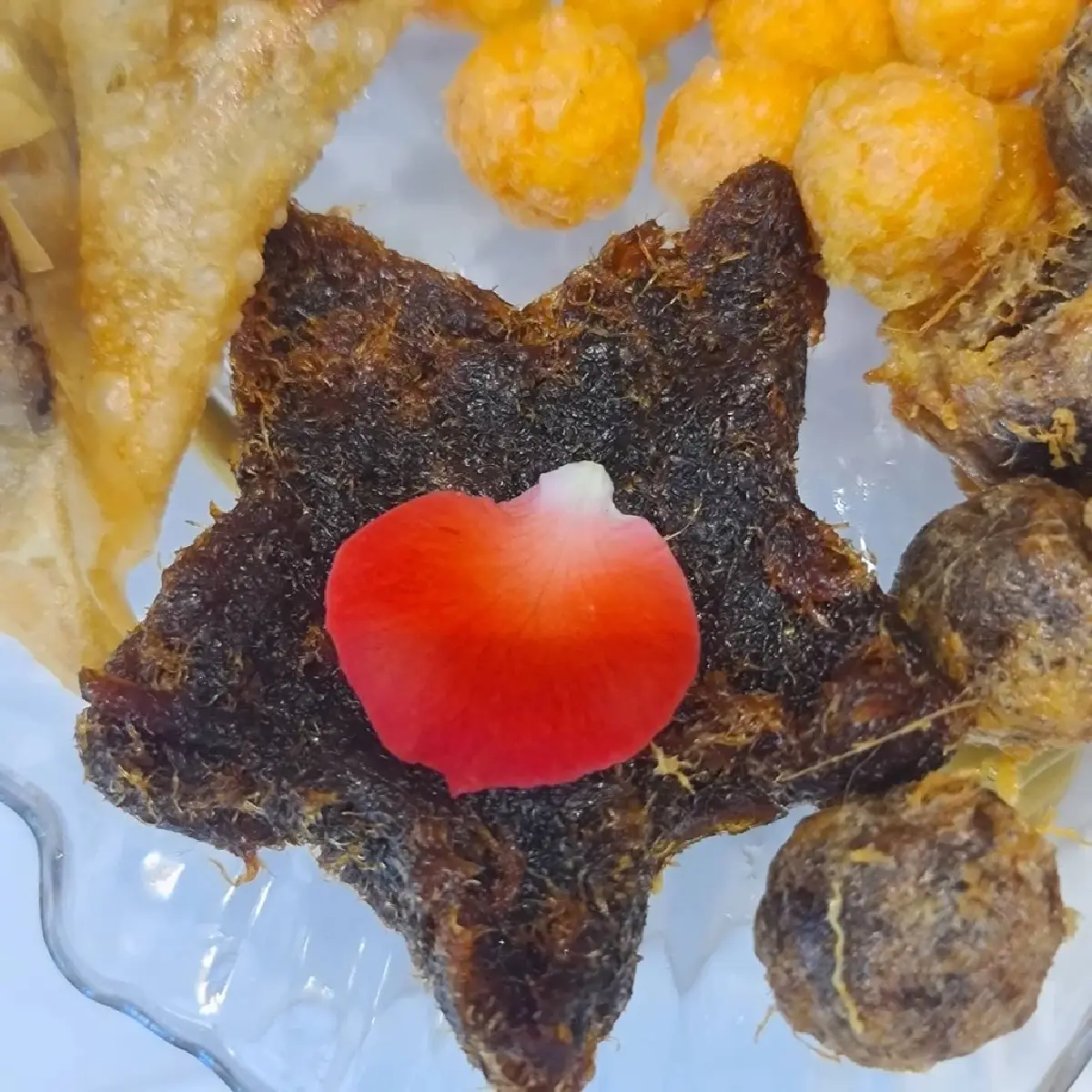 ‘5 ร้านข้าวแช่’ ปี 2026 อร่อย ในดวงใจหมูหวานชวนชิม ครบเครื่องจริงๆ