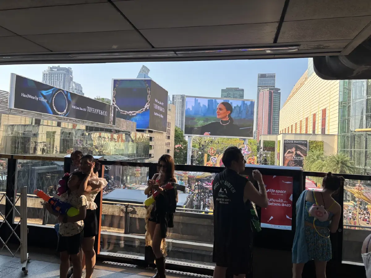 สถิติคนขึ้นรถไฟฟ้า สงกรานต์ 2569 พุ่ง 11% เล่นน้ำสีลม สยาม ไอคอนสยาม