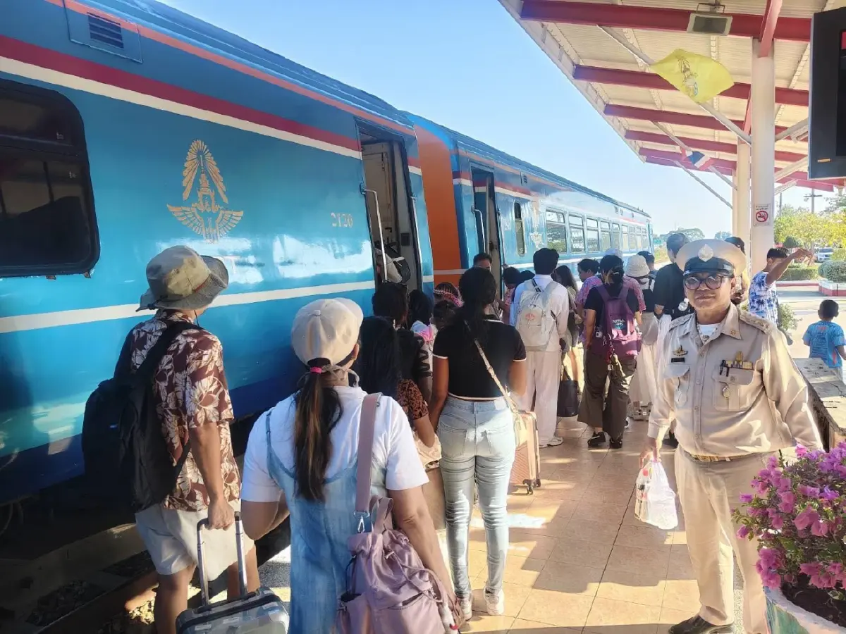 สงกรานต์ 69 คมนาคม เผย 4 วัน ปชช.ใช้ขนส่งสาธารณะพุ่ง 10 ล้านคน เพิ่มขึ้นจากปีก่อน