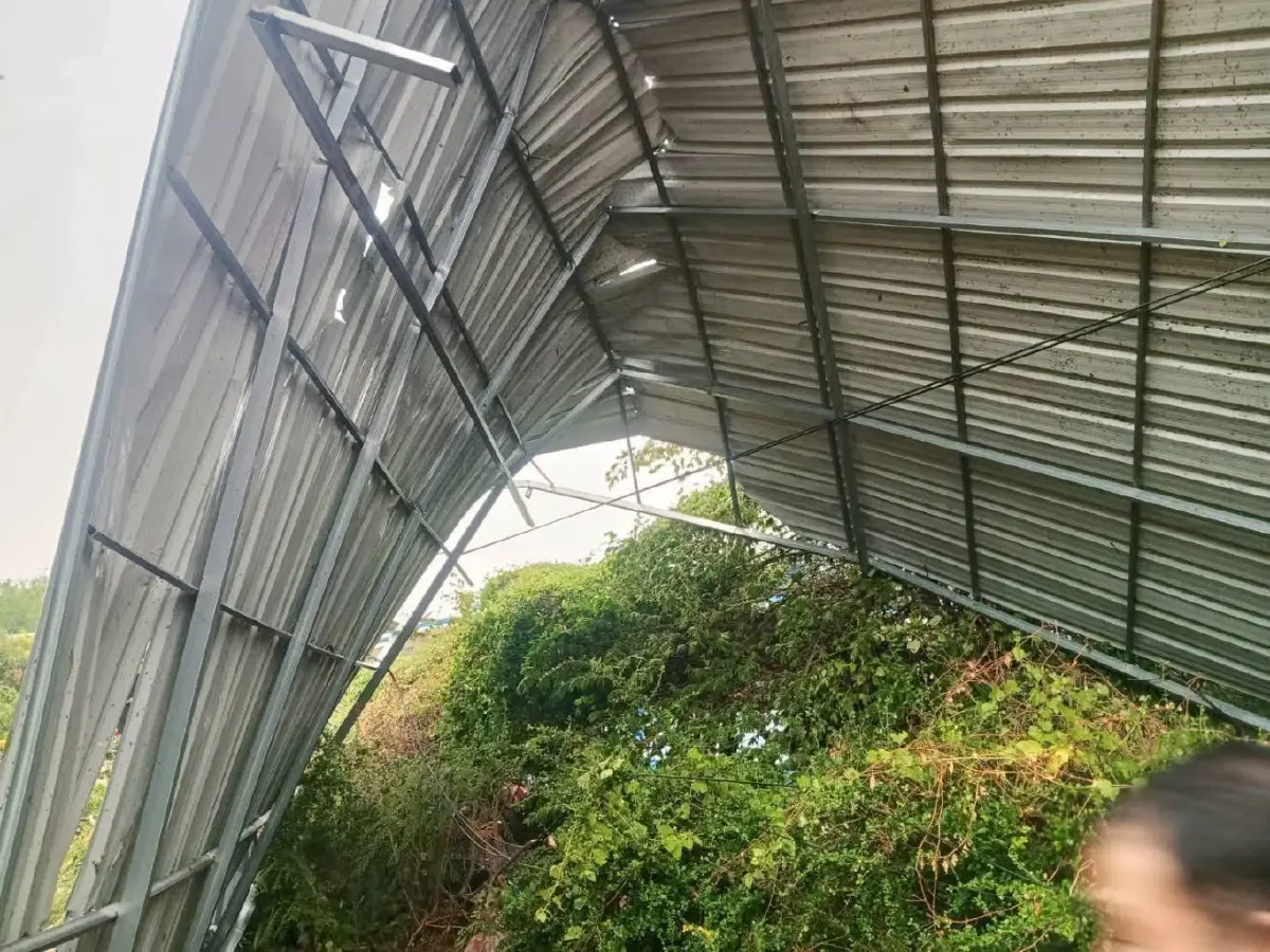 พายุฤดูร้อนถล่มโคราชพังยับ โดมทรุด บ้านพัง น้ำท่วม จับตาฝนตกอีก