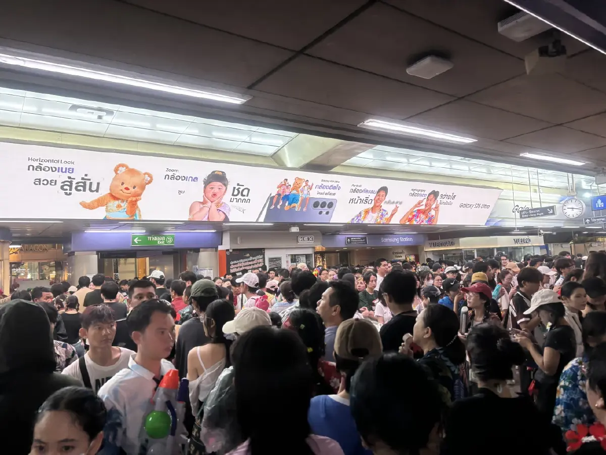 สถิติคนขึ้นรถไฟฟ้า สงกรานต์ 2569 พุ่ง 11% เล่นน้ำสีลม สยาม ไอคอนสยาม