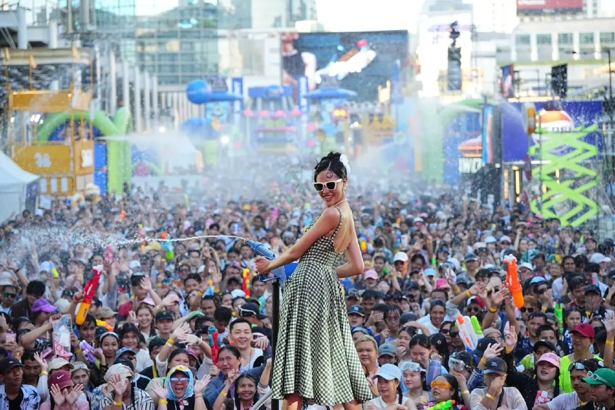 สงกรานต์เซ็นทรัลทั่วไทยพีค! ต่างชาติทะลัก ปลุกความคึกคักยาวต่อเนื่อง 'วันไหล'