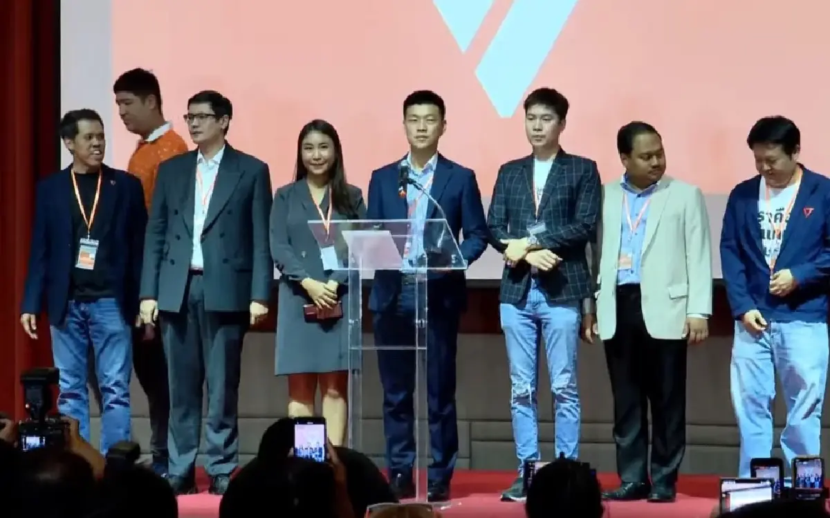 'เท้ง' ลั่นไม่จำเป็นต้องลด-เพิ่มเพดานสู้ หลัง 10 สส.ปชน.ได้ไปต่อ