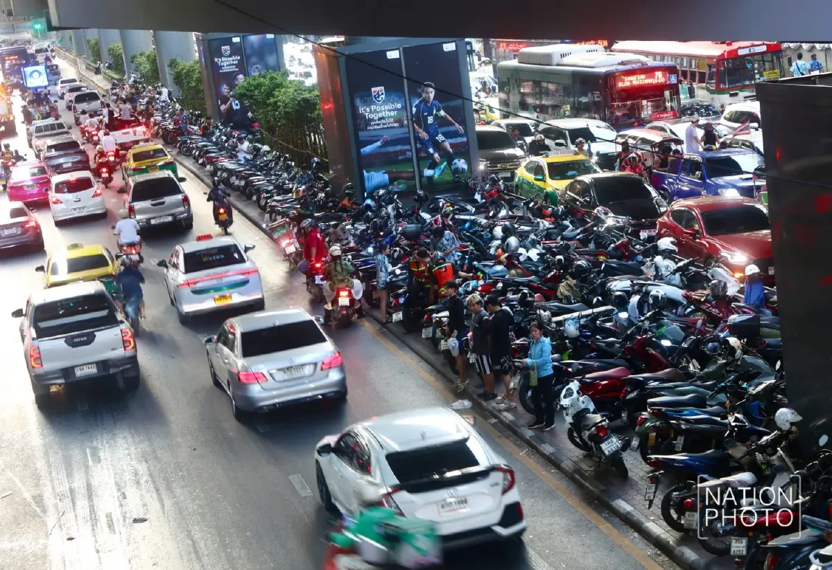 ประมวลภาพ สงกรานต์สีลม 2569 วันสุดท้าย คนไทย-ต่างชาติแห่เล่นน้ำทะลุ 2 แสนคน