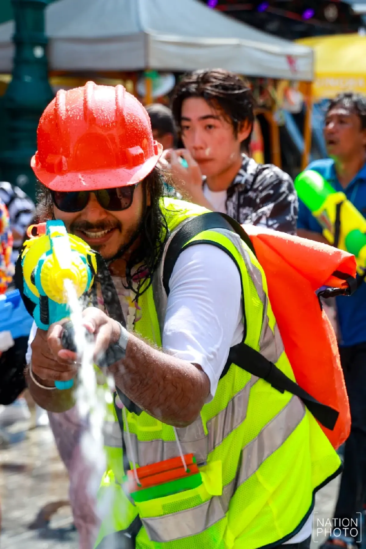 คึกคัก 'สงกรานต์ข้าวสาร' วันสุดท้าย นักท่องเที่ยวแห่เล่นน้ำแน่น