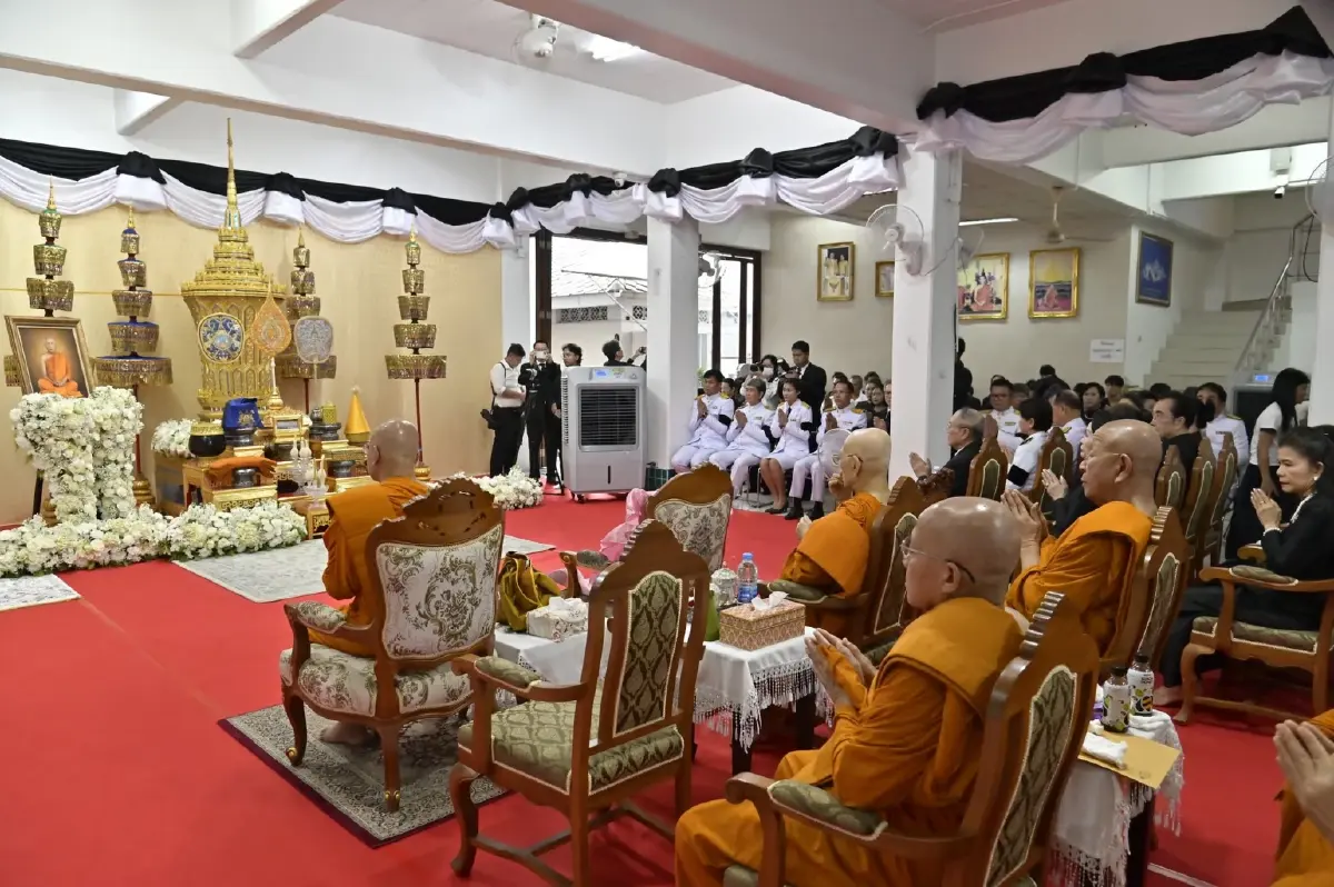 ในหลวง พระราชทานน้ำหลวงสรงศพ 'พระพรหมวชิรสุธี' เจ้าอาวาสวัดพระราม 9 กาญจนาภิเษก