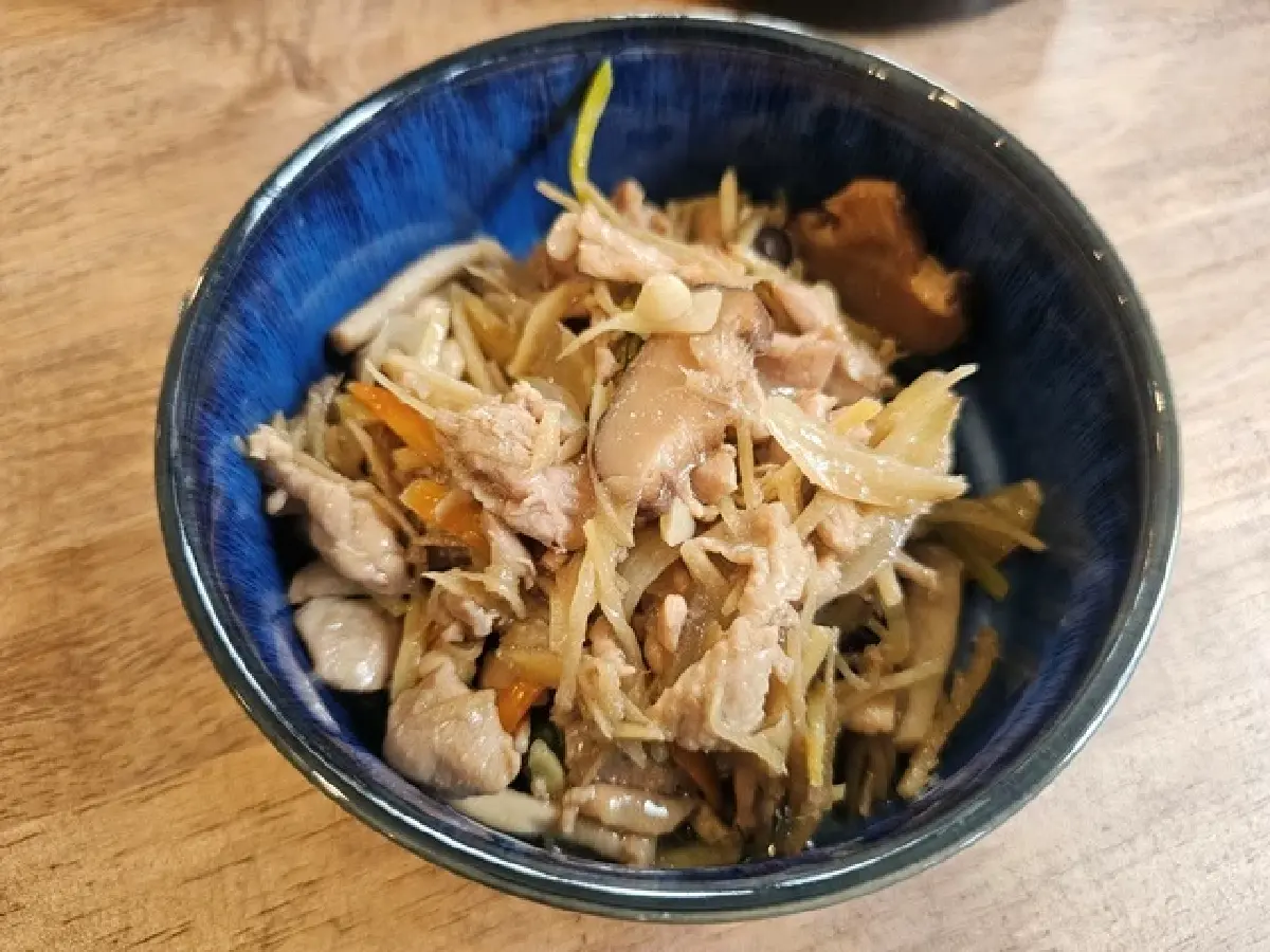 ‘ตามมี’ (Tham me) ร้านข้าวแกงเพื่อสุขภาพ อร่อยมีที่มา สาขาสัมมากร