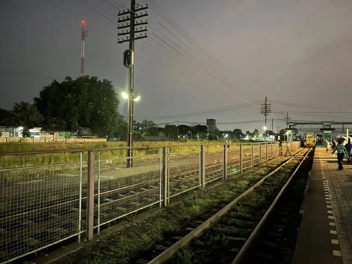 'สถานีรถไฟโคราช' เปิดวิ่งรถตามปกติแล้ว หลังพายุถล่มหลังคาพัง