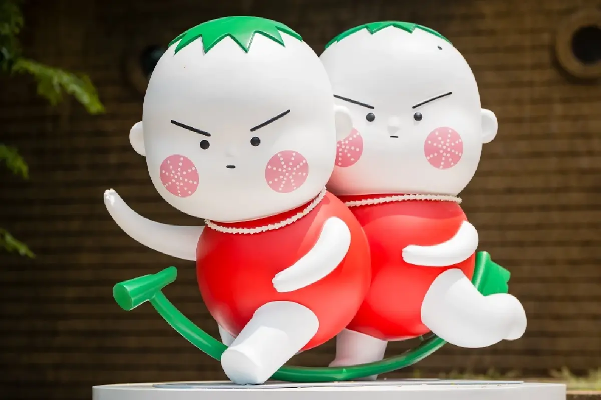 ครั้งแรก ลานเล่นน้ำสงกรานต์ Crybaby อาร์ตทอยยักษ์ในสวนลุมพินี