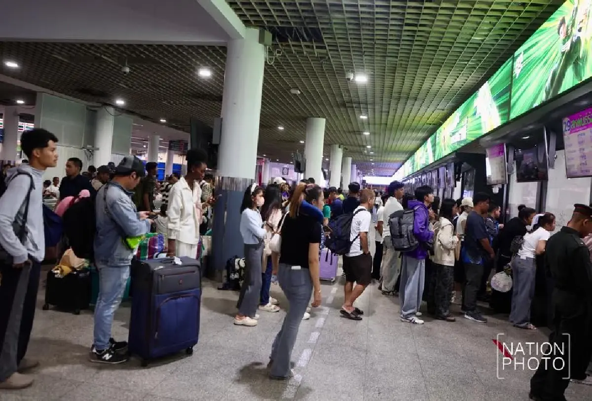 หมอชิต 2 คึกคัก ประชาชนแห่กลับภูมิลำเนาฉลองสงกรานต์ คาดเดินทางทะลุ 1.8 แสนคน