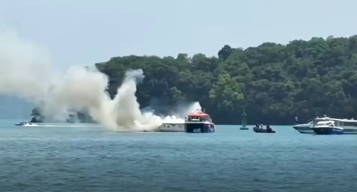 ด่วน! ไฟไหม้สปีดโบ๊ทท่าเรือ อ่าวมะขาม เจ็บ 5 สูญหาย 1 เร่งช่วยชีวิต