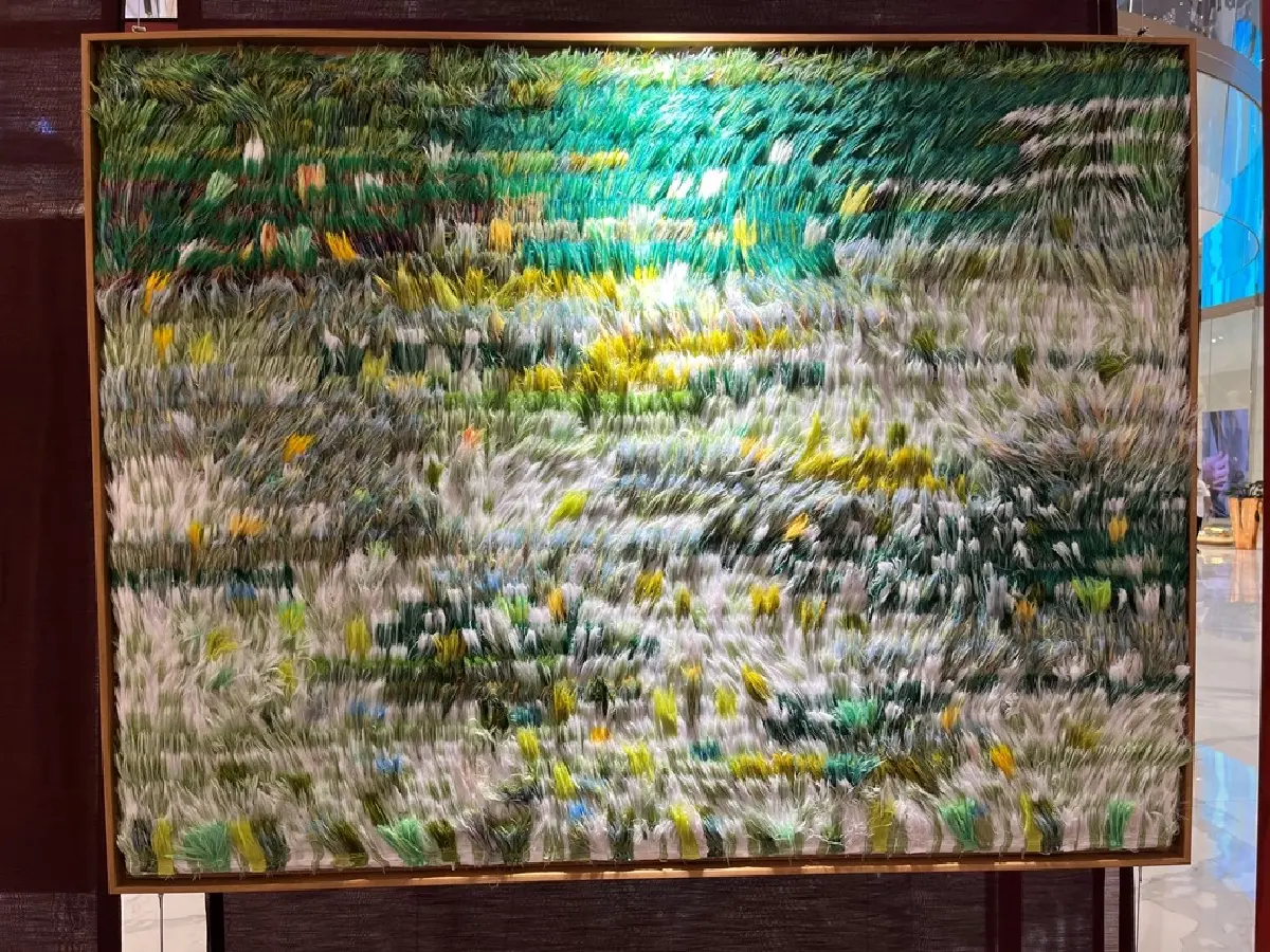 เปรม บัวชุม x ปัญญ์ปุริ คืนชีวิตใหม่ให้ขยะอุตสาหกรรมสิ่งทอบนผนัง