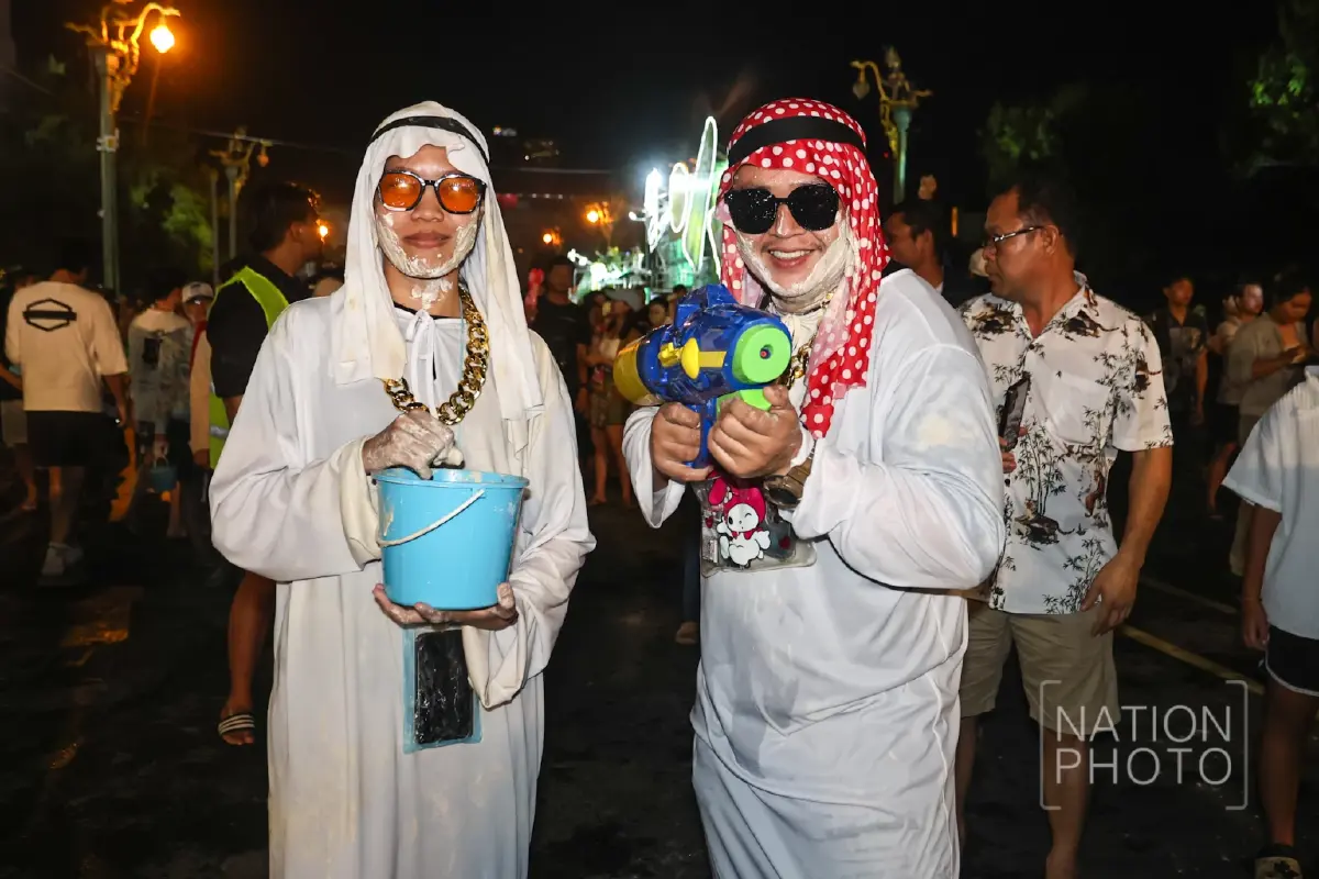 ม่วนกุ๊บ สงกรานต์ถนนข้าวเหนียว 2569 แห่เล่นน้ำ คลื่นมนุษย์ คึกคัก