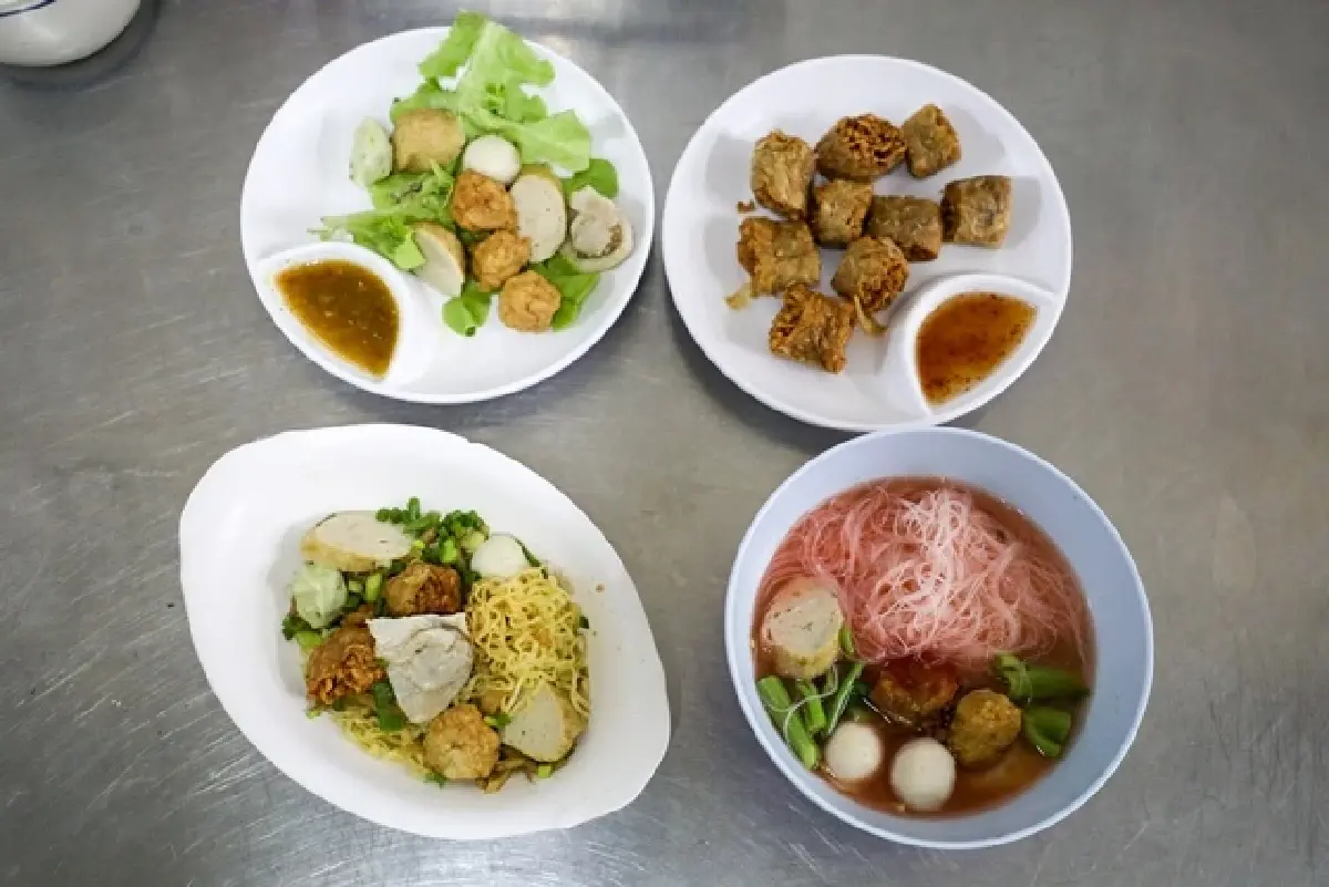 ‘5 ร้านก๋วยเตี๋ยวลูกชิ้นปลา’ อร่อยในดวงใจหมูหวานชวนชิม