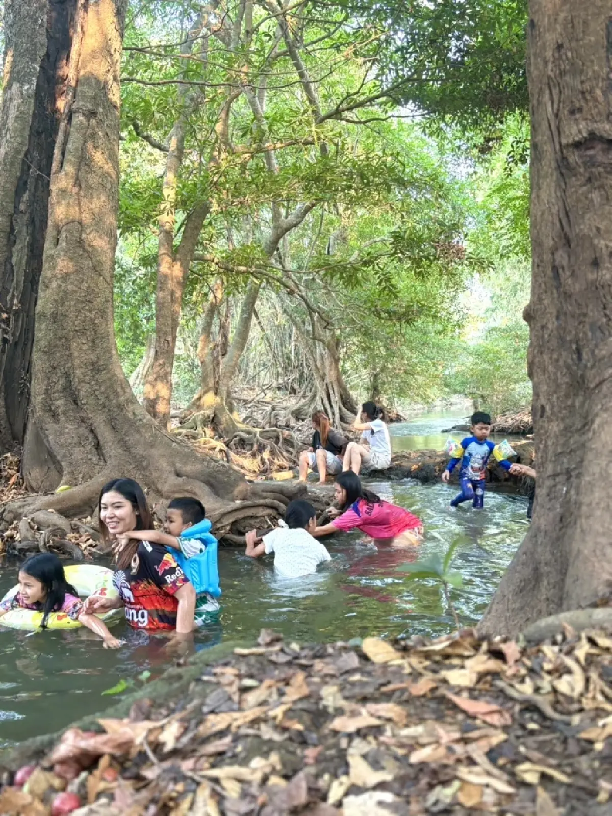 หน้าร้อน ปักหมุดเที่ยวเลย 'น้ำตกท่าสวรรค์' อ.นาด้วง น้ำใสไหลเย็น
