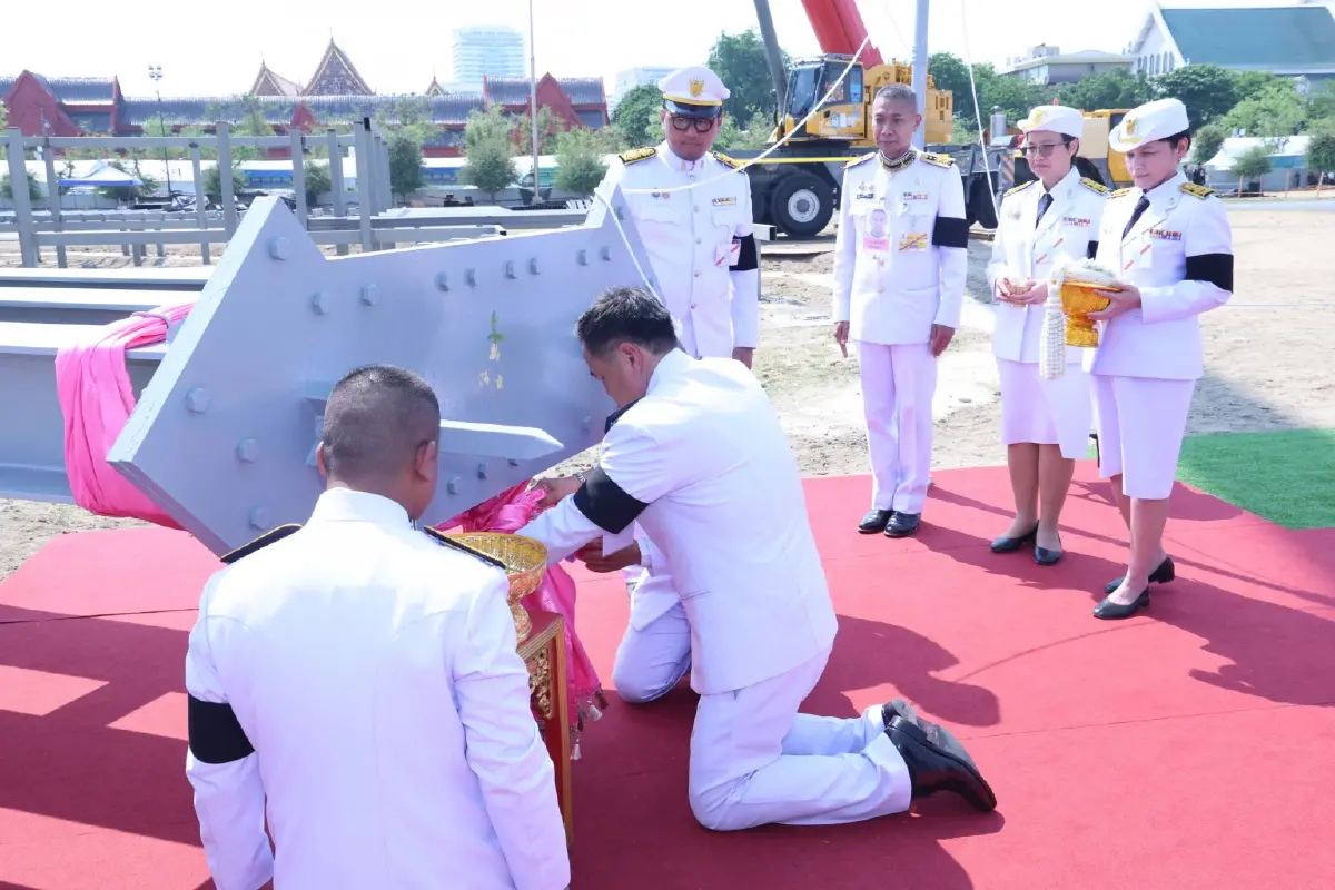 กรมสมเด็จพระเทพฯ ทรงประกอบพิธียกเสาพระเมรุมาศ ในการพระราชพิธีถวายพระเพลิงพระบรมศพฯ