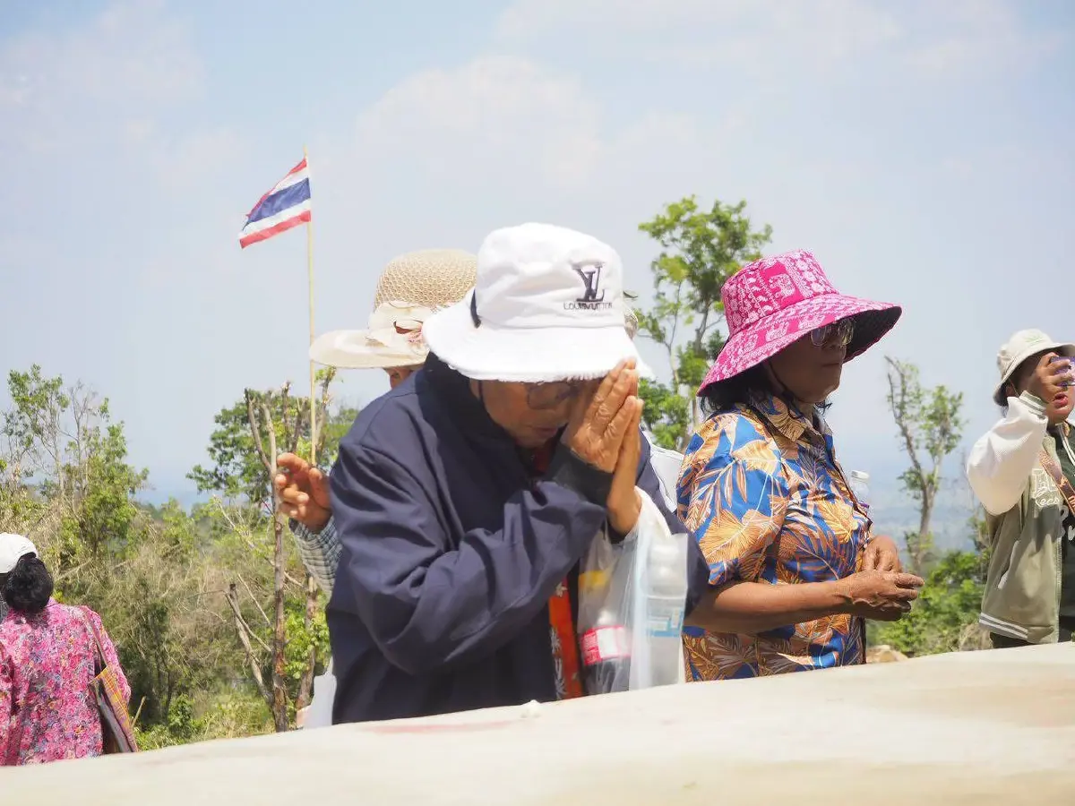 ประมวลภาพ คนแห่ชม 'ปราสาทตาควาย–เนิน 350' รับสงกรานต์ ทะลุ 3,600 คน