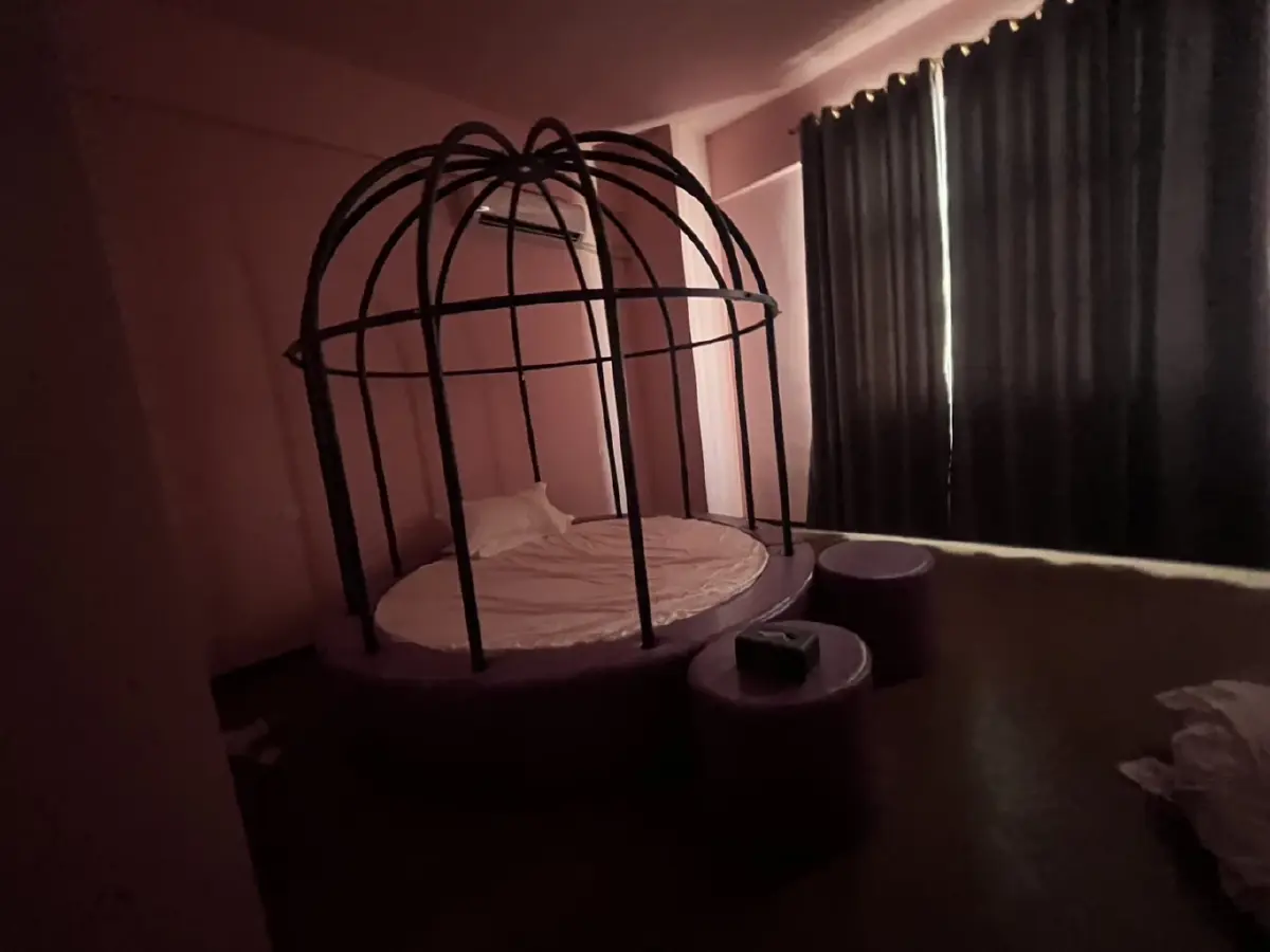 เปิดรังสแกมเมอร์  อึ้ง เจอห้องจำคุก-เครื่องทรมาน เหยื่อทำยอดไม่เข้าเป้า