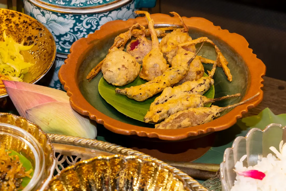 'ข้าวแช่อย่างข้าวขวัญ' ร้านสรรพรส เครื่องเคียงสูตรโบราณ 30 อย่าง