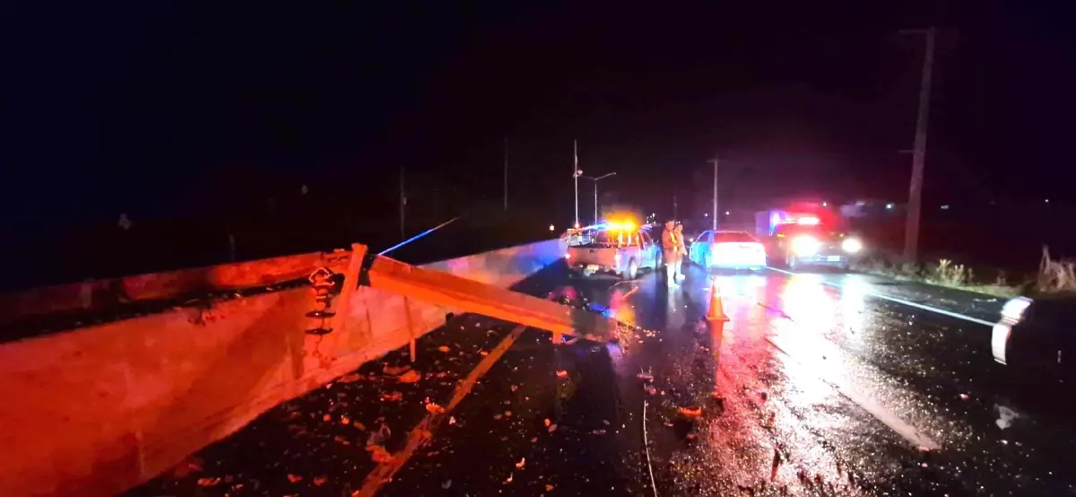 พายุฤดูร้อนถล่มสุรินทร์ เสาไฟฟ้าหัก 20 ต้น 3 กม. ไฟดับ ทั้งศีขรภูมิ