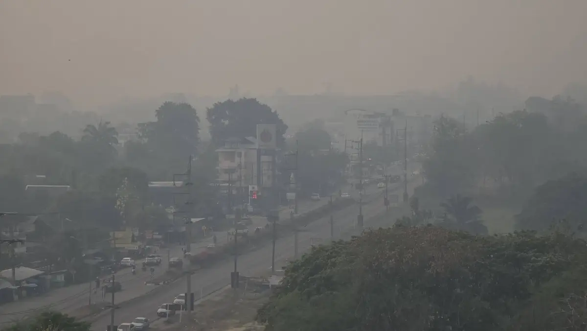 PM2.5 เชียงใหม่วันนี้ ฝุ่นคลุมเมือง รพ.นครพิงค์ อ่วม แทบมองไม่เห็นตึก