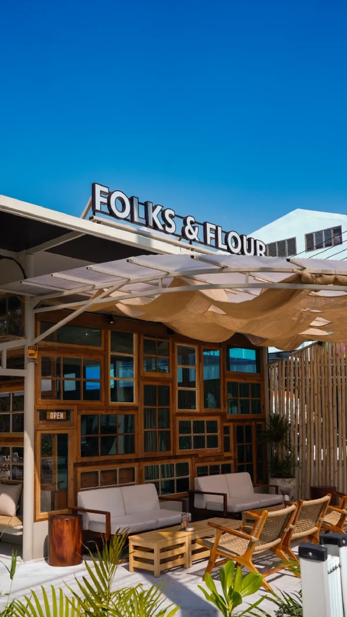 Folks on the beach หาดดงตาล พัทยา หมุดหมาย (ไม่) ลับ กับ Vibe ริมทะเล เอาใจคนรักชายหาด