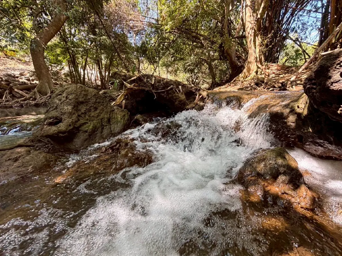 หน้าร้อน ปักหมุดเที่ยวเลย 'น้ำตกท่าสวรรค์' อ.นาด้วง น้ำใสไหลเย็น