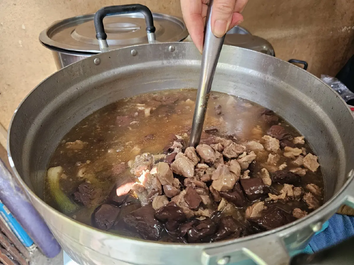 'ข้าวต้มเป็ดเฮียเนี้ยว' เจ้าเก่า 67 ปี วงเวียน 22 สู่ ตลาดนางเลิ้ง