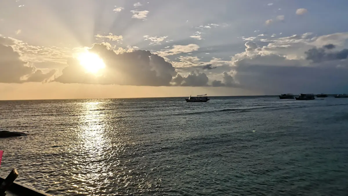 'มรดกโลก ทางทะเล' กับ 'แลนด์บริดจ์' อันไหนทำให้คนไทยรวย ?