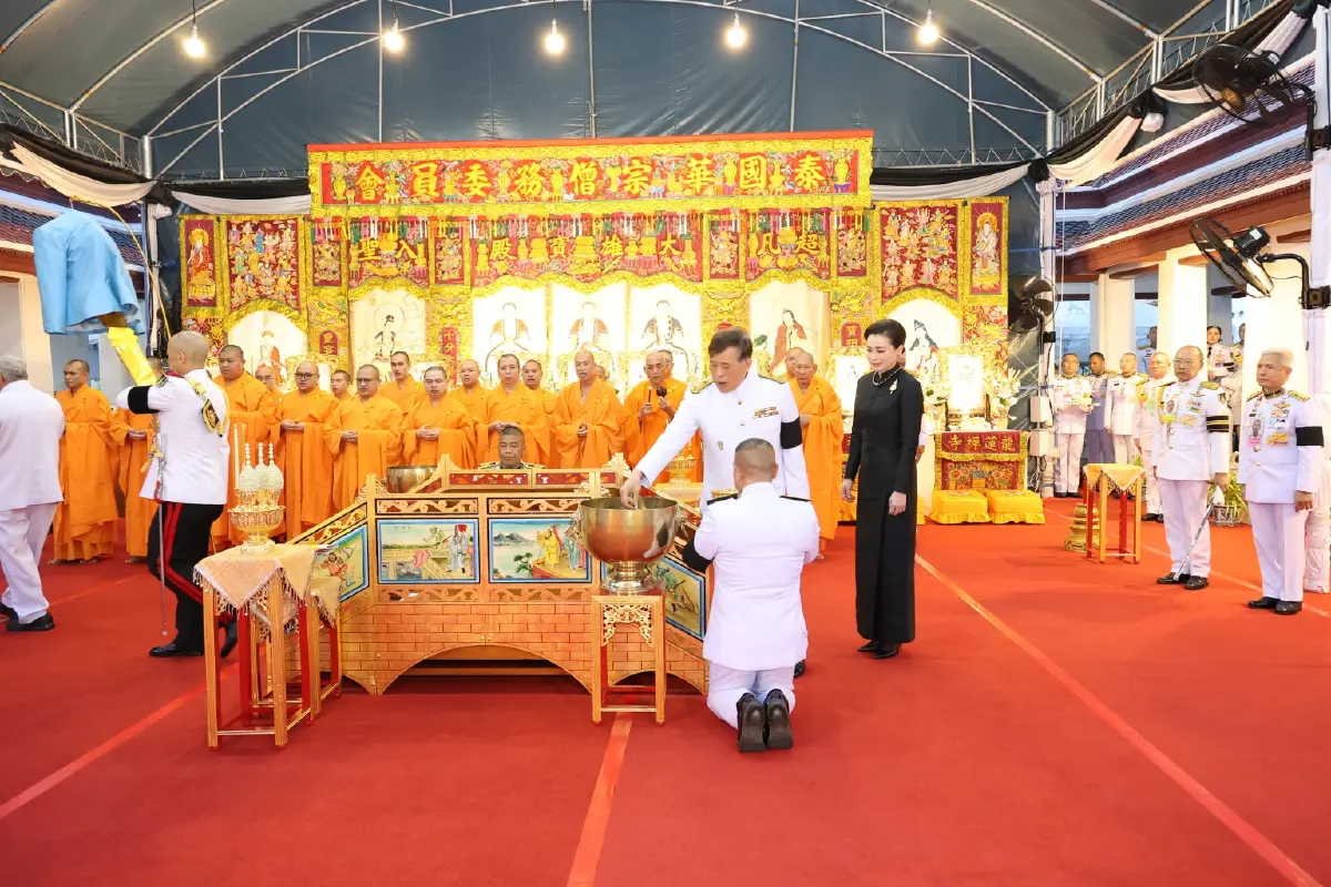 ในหลวง-พระราชินี เสด็จฯ ไปในพิธีบำเพ็ญกุศลทักษิณานุปทาน (กงเต็ก) ถวายพระบรมศพฯ
