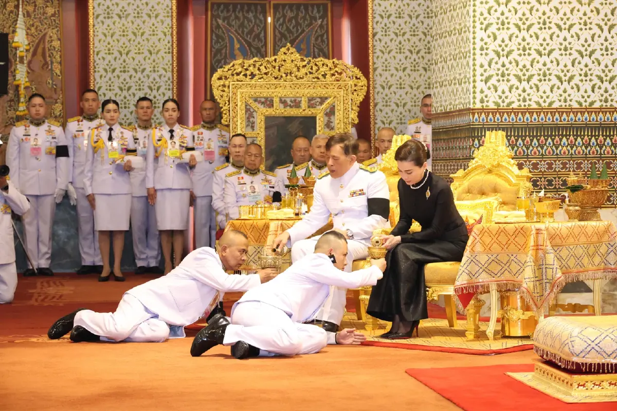 ในหลวง พระราชินี เสด็จฯ ไปทรงบำเพ็ญพระราชกุศลในการพระราชพิธีสงกรานต์ 2569