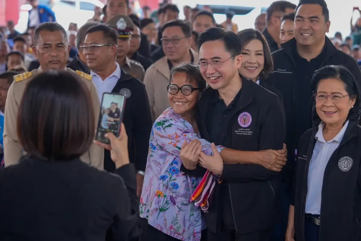 ‘แดงอีสาน’ ฝันใหญ่ ปั้น ’เชน‘ ทาบ ‘พ่อใหญ่แม้ว’